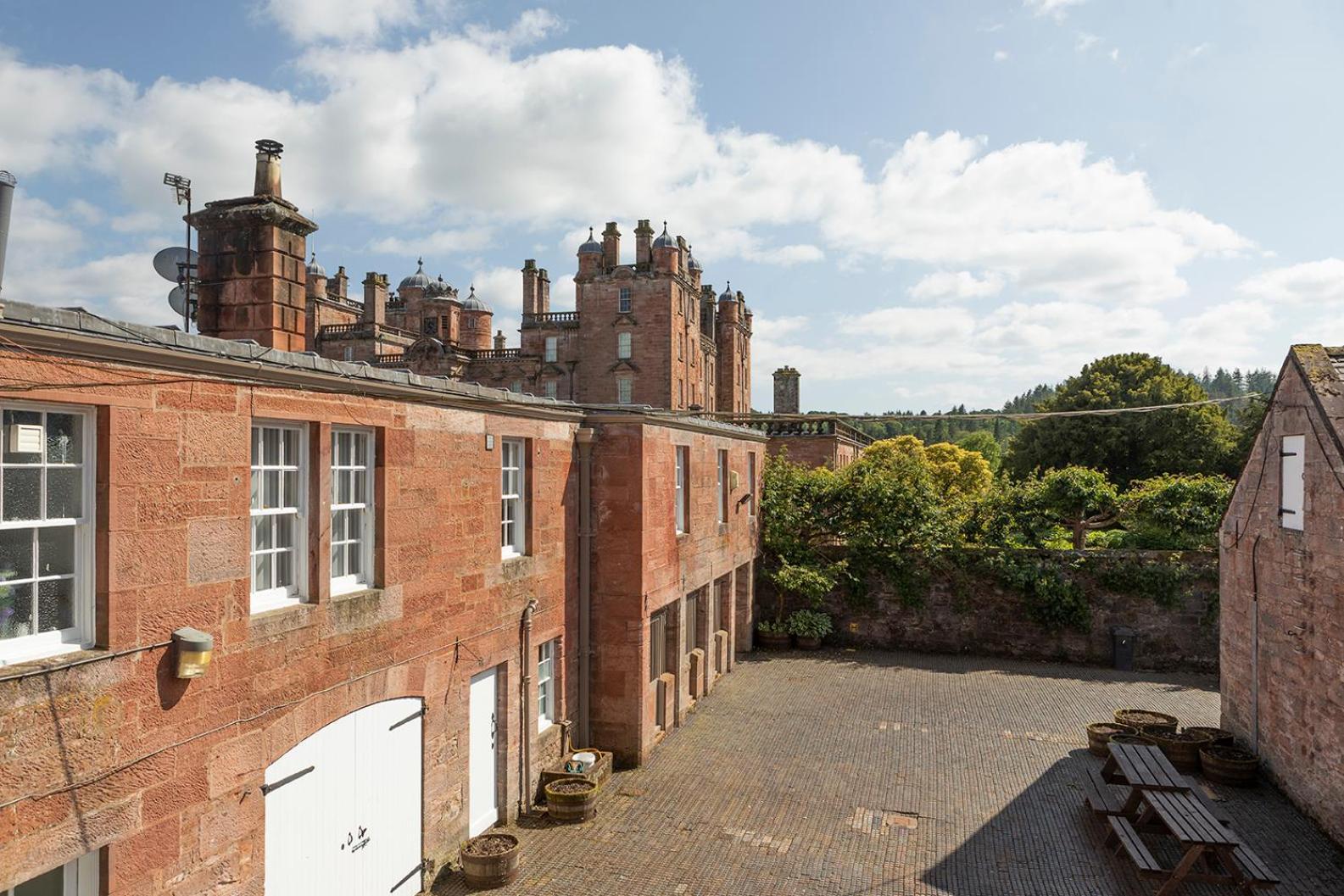 Stableyard Studio: Drumlanrig Castle Thornhill  Buitenkant foto